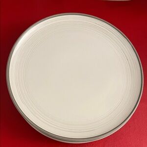 Royal Doulton ED Ellen Degeneres Crafted
beige Salad Plate with Gray Edge 8.5”